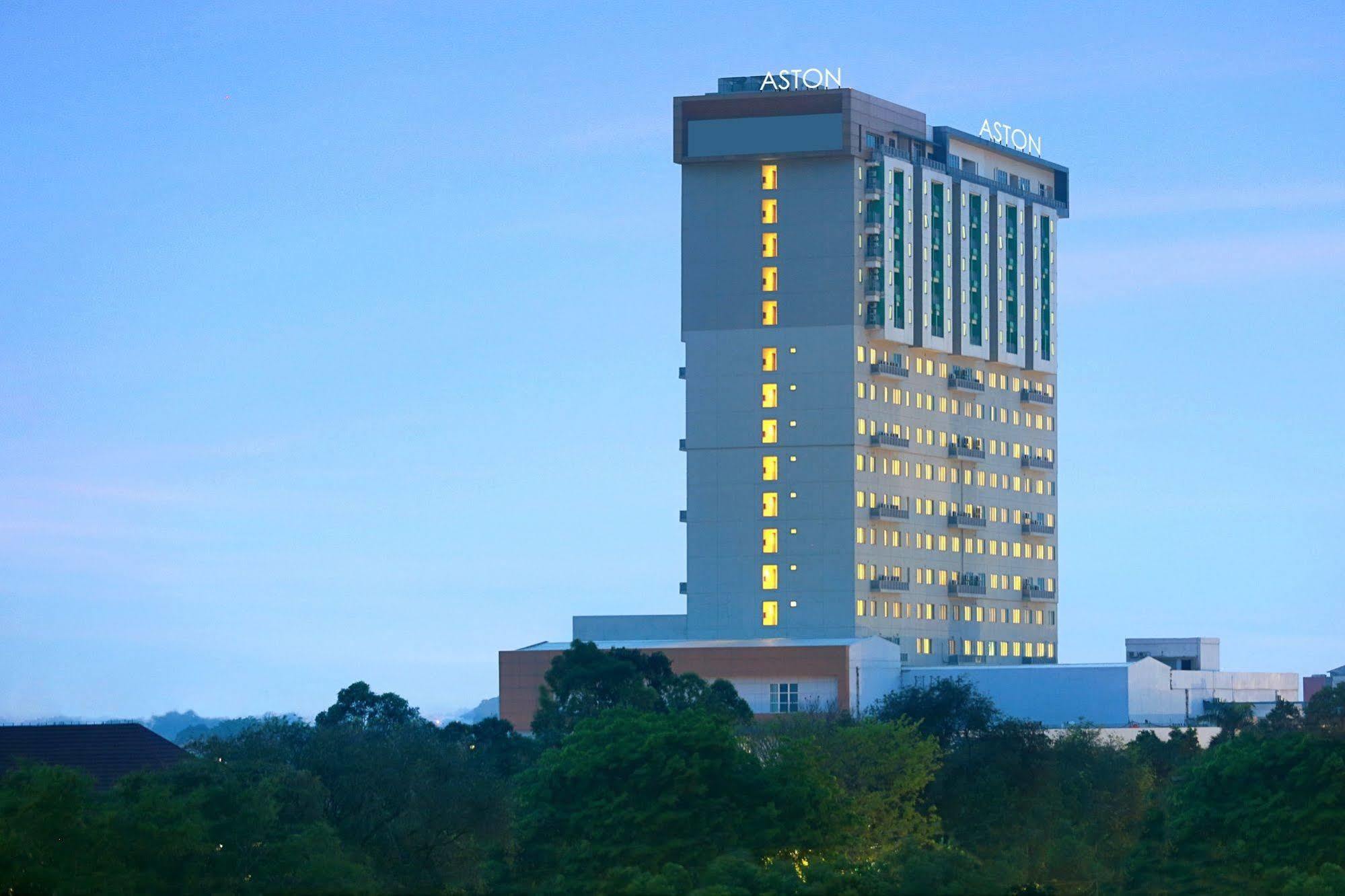 Aston Solo Hotel Exterior photo